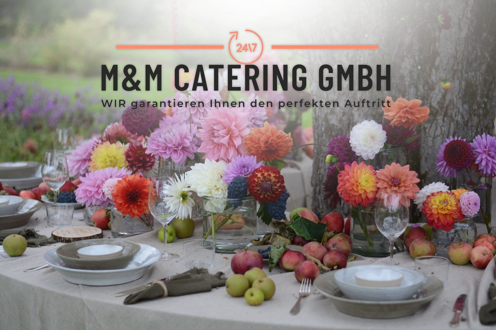Private Gartenfeier mit professionellem Catering und Buffet im Freien
