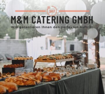 Sommerparty Catering mit Fingerfood, Grillstation und Buffet für Gäste im Freien